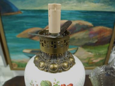 (n-8509)  Kõrge õlilambistiilis roosimustriga laualamp, signeeritud
