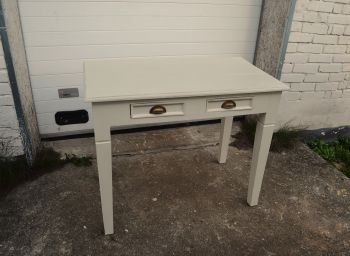 (n-8511) Valge sahtlitega laud
