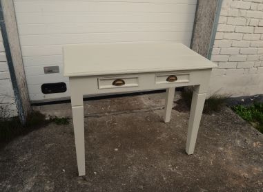 (n-8511) Valge sahtlitega laud