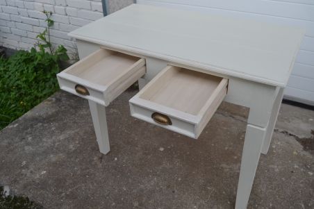 (n-8511) Valge sahtlitega laud