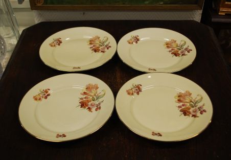 (n-8527/4) Kjoenhavns Porcellains Maleri, kreemikad praetaldrikud, 4tk