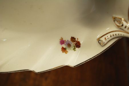 (n-8527/5) Kjoenhavns Porcellains Maleri, kreemikas lehekujuline vaagen