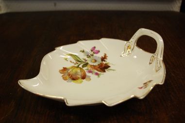 (n-8527/5) Kjoenhavns Porcellains Maleri, kreemikas lehekujuline vaagen