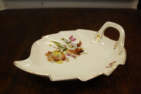 (n-8527/5) Kjoenhavns Porcellains Maleri, kreemikas lehekujuline vaagen