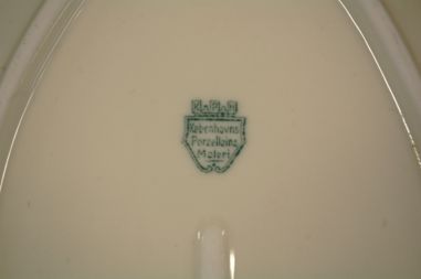 (n-8527/5) Kjoenhavns Porcellains Maleri, kreemikas lehekujuline vaagen