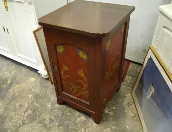 (n-8531) Taani maalitud mustritega kapp