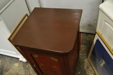 (n-8531) Taani maalitud mustritega kapp
