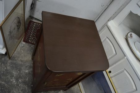 (n-8531) Taani maalitud mustritega kapp