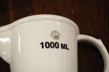 (n-8537) Stelkompaniet, portselanist mõõdukann 1000ml