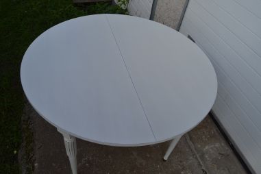 (L-899) Ümar valge söögilaud