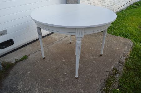 (L-899) Ümar valge söögilaud