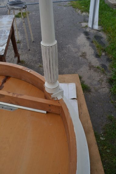 (L-899) Ümar valge söögilaud