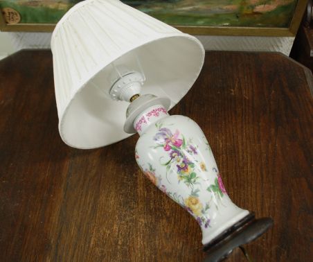 (n-8541) Porcelaines d Art de Rodez, lilleline laualamp