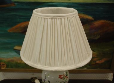 (n-8541) Porcelaines d Art de Rodez, lilleline laualamp