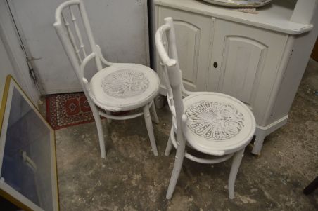 (n-8543) Vanad valged viinitoolid, 2tk komplektis