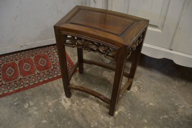 (n-8556/1) Väike lauake, viinamarja mustriga puidulõige