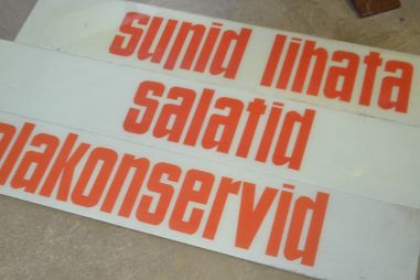 (n-700/3) Vanad ETKVL suured reklaamsildid