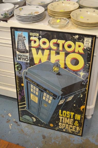 (n-5524) Suur raamitud plakat Doctor WHO